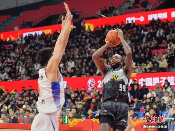 吉林长白山恩都里男篮在主场以92-86击败新疆伊力