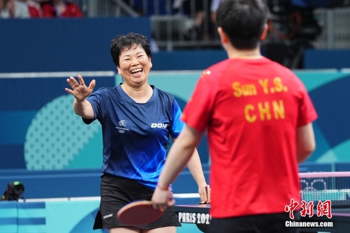 巴黎奥运乒乓赛场38岁年龄差孕育的温情对决：倪
