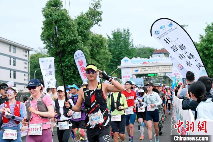 浙东唐诗之路全国登山赛正式启幕，千年宋韵在