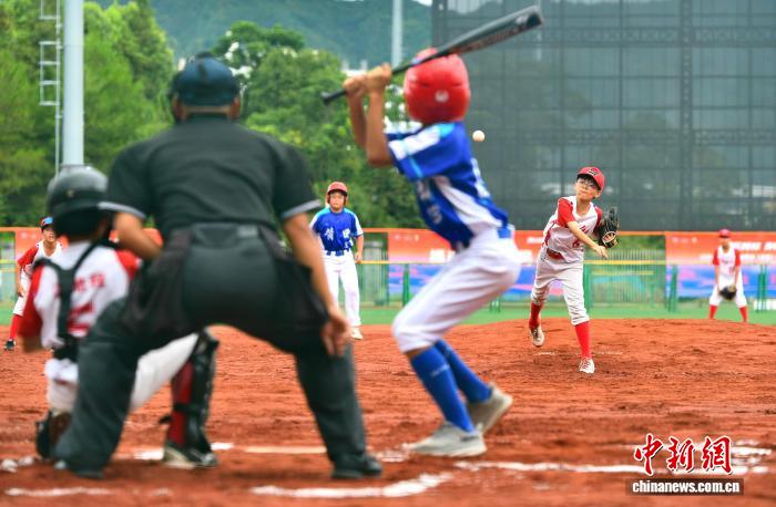 海峡两岸青少年棒球赛连城开赛 两岸球队共襄体