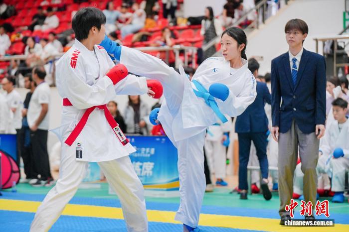粤港澳大湾区空手道联赛开赛 港澳青少年赛场争
